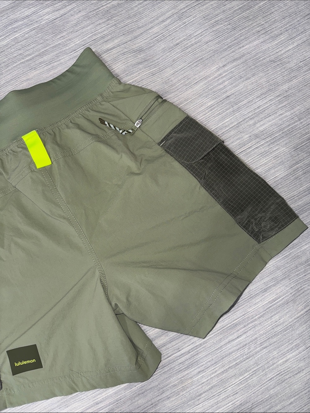 Lululemon Women’s Multi-Pocket Cargo High-Rise Hiking Shorts (5") in Olive Green - Picture 8 of 14